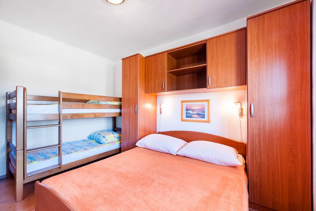 Apartments Maras Шибеник Екстер'єр фото