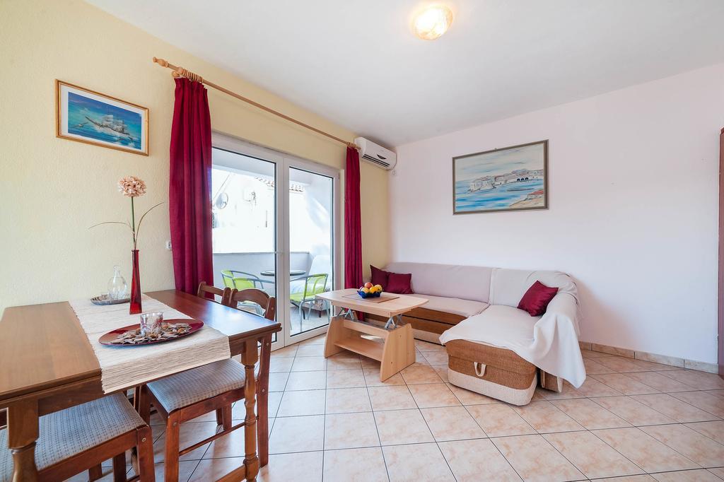 Apartments Maras Шибеник Екстер'єр фото