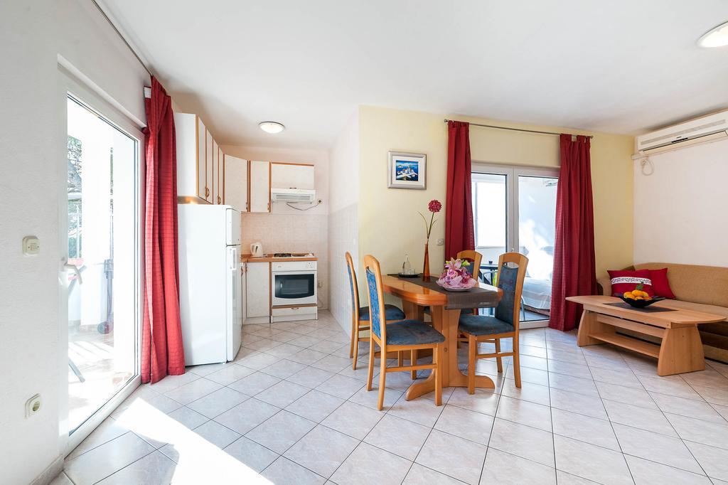 Apartments Maras Шибеник Екстер'єр фото